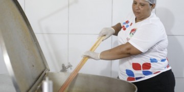 Programa Sopa Família segue alimentando milhares de pessoas em Paudalho