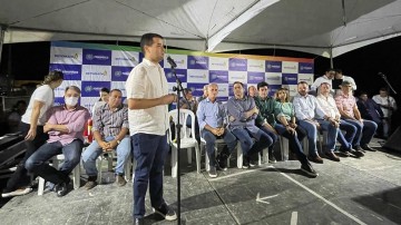 Joaquim Lira comparece à inauguração de ponte e anúncio de pacote de obras em Vitória