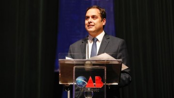 Paulo Câmara marca presença na posse dos novos dirigentes e conselheiros da OAB