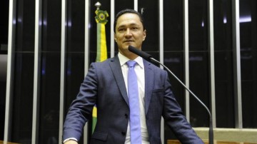 André Ferreira promete fiscalizar a aplicação da lei que reduz a conta de luz