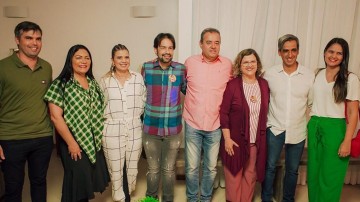 Danilo Cabral visita São João da Moda e comemora retomada da economia
