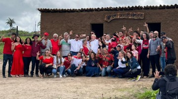 Lula visita réplica de casa Dona Lindu