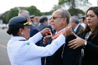 Embaixador de Cabo Verde recebe medalha de comendador pela Academia de Bombeiros Militar 