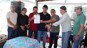 Prefeito de Arcoverde assina ordem de serviço para pavimentação no bairro Coliseu