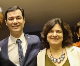 Deputado Clodoaldo Magalhães faz defesa da ministra da saúde e ressalta perfil técnico da gestão