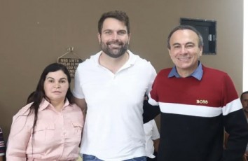 Prefeito e vice de Santa Cruz da Baixa Verde anunciam apoio do município  a Gustavo Gouveia 