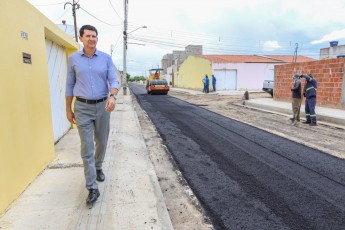 Petrolina: Simão Durando inicia ano com obras de pavimentação