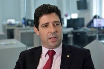 Rodrigo Farias entra com pedido de informação cobrando situação de policiais penais e de presídios do Estado