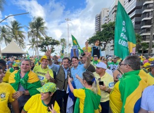 Ato do 1° de Maio no Recife fortalece pré-candidatura de Anderson ao Governo 