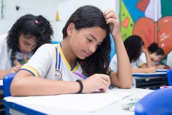 Em Paulista, prefeitura divulga cronograma de retorno às aulas presenciais,  e anuncia reajuste de 34% aos professores 