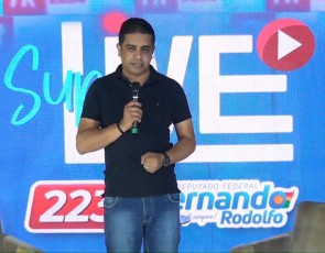 Fernando Rodolfo realiza live com professores