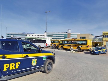 Trinta e oito veículos irregulares que transportavam estudantes são recolhidos pela PRF-PE