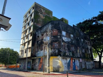 Prédio no Recife corre risco de desabar. Obras de demolição começam na segunda-feira (13)