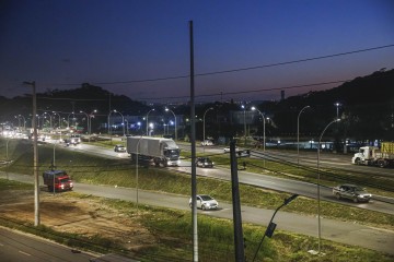 Prefeitura do Recife em fase de finalização de instalação em LED na BR-101