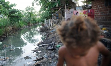 No Brasil, 46% das casas têm problemas de saneamento, segundo levantamento