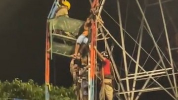 Cadeira de roda-gigante quebra e duas crianças ficam presas em parque montado em Jaboatão dos Guararapes