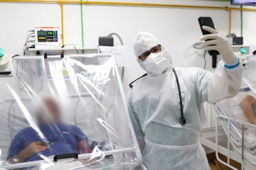 Projeto obriga hospitais a promover videochamadas entre pacientes com Covid-19 e familiares