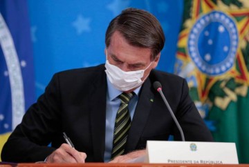 Bolsonaro edita MP que permite suspensão de contratos e salários por até 4 meses