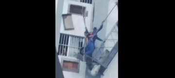 Polícia investiga queda de andaime que deixou dois trabalhadores pendurados em fachada de prédio