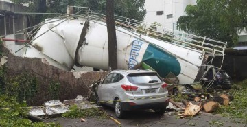 Caixa d'água do supermercado Pão de Açúcar cai no Recife 