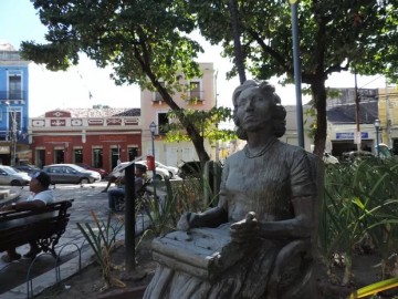 Sobrado onde Clarice Lispector morou no Recife vai virar museu