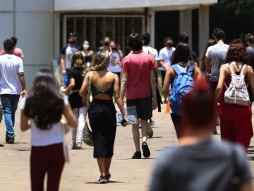 MEC ofertará 80 mil bolsas a estudantes de cursos de licenciatura