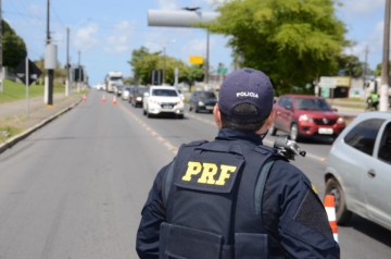 PRF orienta motoristas quanto às rotas alternativas ao trânsito pela BR-232, no Recife