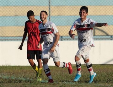 Santa Cruz vence Íbis e está muito perto da final da Copa Pernambuco
