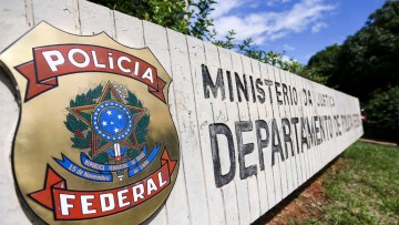 No Recife, PF prende homem procurado pela Interpol por importunação sexual e envolvimento com prostituição
