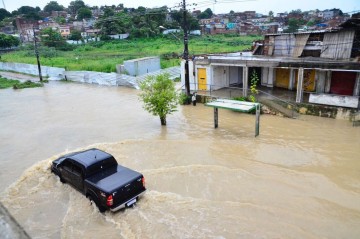 Chuvas causam alagamentos e transtornos em Pernambuco nesta quarta-feira