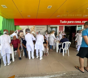 Campanha de vacinação acontece no Home Center Ferreira Costa, em Caruaru