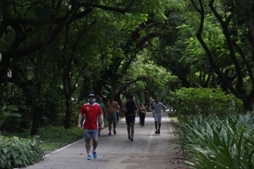 Parques e praias do Recife registram movimento intenso neste fim de semana 