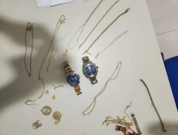 Grupo responsável por roubo de jóias de ouro é preso pela polícia, no Recife