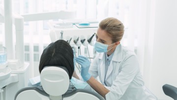 Clínicas e consultórios odontológicos retomam atividades nesta quarta