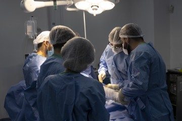 Hospital Otávio de Freitas realiza primeiro procedimento com bioimpressora para regeneração de tecidos no SUS 