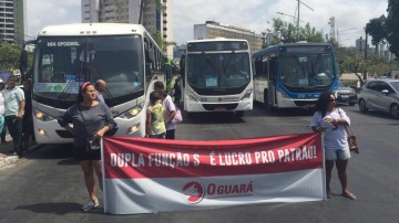 No Recife, rodoviários realizam protesto no bairro do Derby