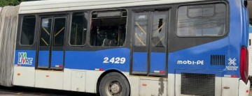 Assalto a ônibus deixa um bandido morto e outros quatro feridos na Madalena; um suspeito conseguiu fugir
