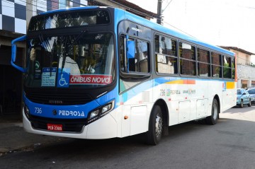 Mesmo diante de outras medidas para evitar aglomerações por causa da Covid, ônibus seguem lotados na Região Metropolitana do Recife