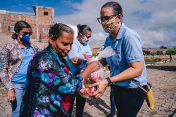 Fundação Terra realiza doações para famílias carentes em Arcoverde 