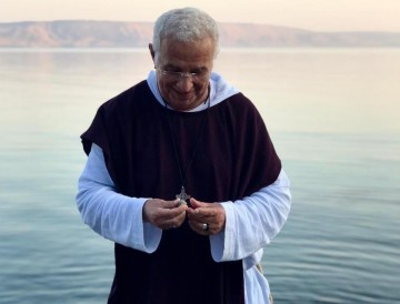 Padre Airton retorna à UTI uma semana após cirurgia no coração; religioso recebeu um marca-passo provisório