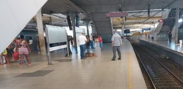 Idoso morre após cair de uma escada rolante no Metrô do Recife