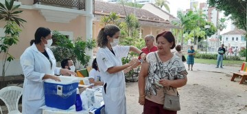 Recife vacina mais de 130 mil pessoas e suspende campanha contra gripe