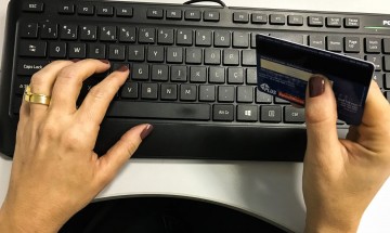 Câmara aprova urgência para PL que limita juros do cartão de crédito