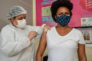 Camaragibe realiza mutirão de vacinação contra a Covid-19 para pessoas a partir dos 50 anos