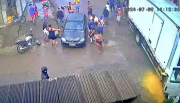 Caminhão desgovernado desce ladeira e deixa duas pessoas feridas em Olinda