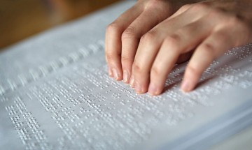 Braille: a importância de falar e se adequar a essa linguagem 