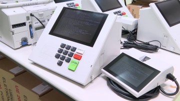 O Tribunal Regional Eleitoral de Pernambuco recebe 1.300 novas urnas eletrônicas
