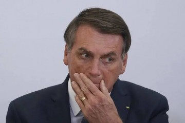 Bolsonaro recua e revoga trecho de MP que previa suspensão de contratos de trabalho por 4 meses