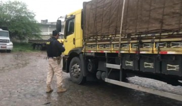 Caminhão que transportava mais que o dobro do peso permitido é retido em São Caetano