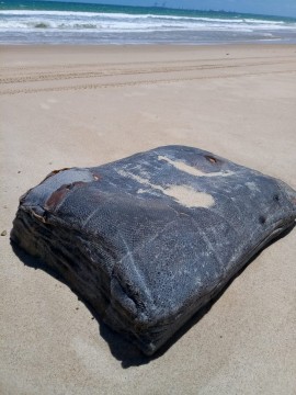 Caixas misteriosas encontradas em praias do NE vieram de naufrágio na Segunda Gerra Mundial 